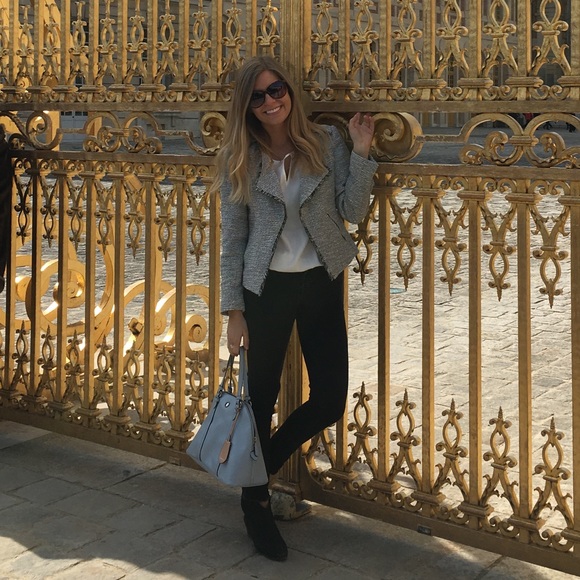 Meet your Posher, Amber - Picture 2 of 4